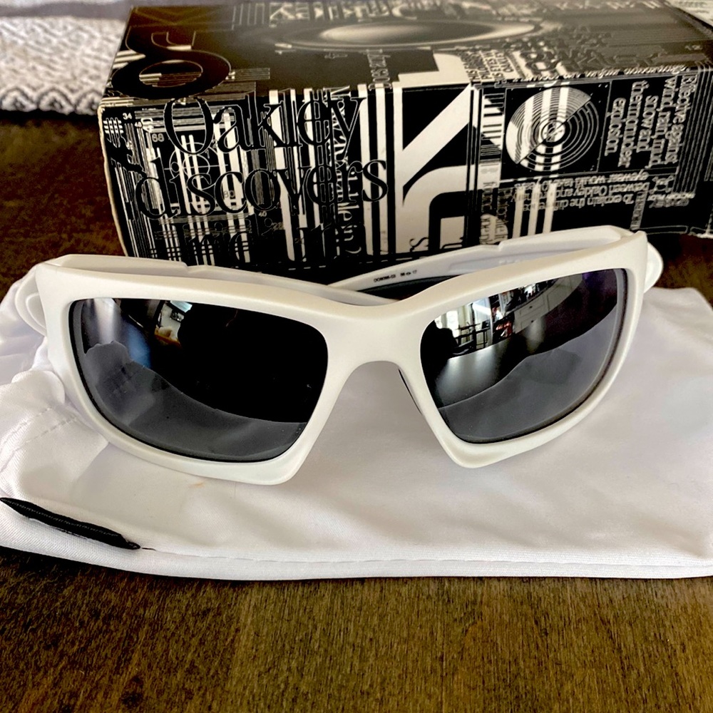 Oakley sunglasses new in box white